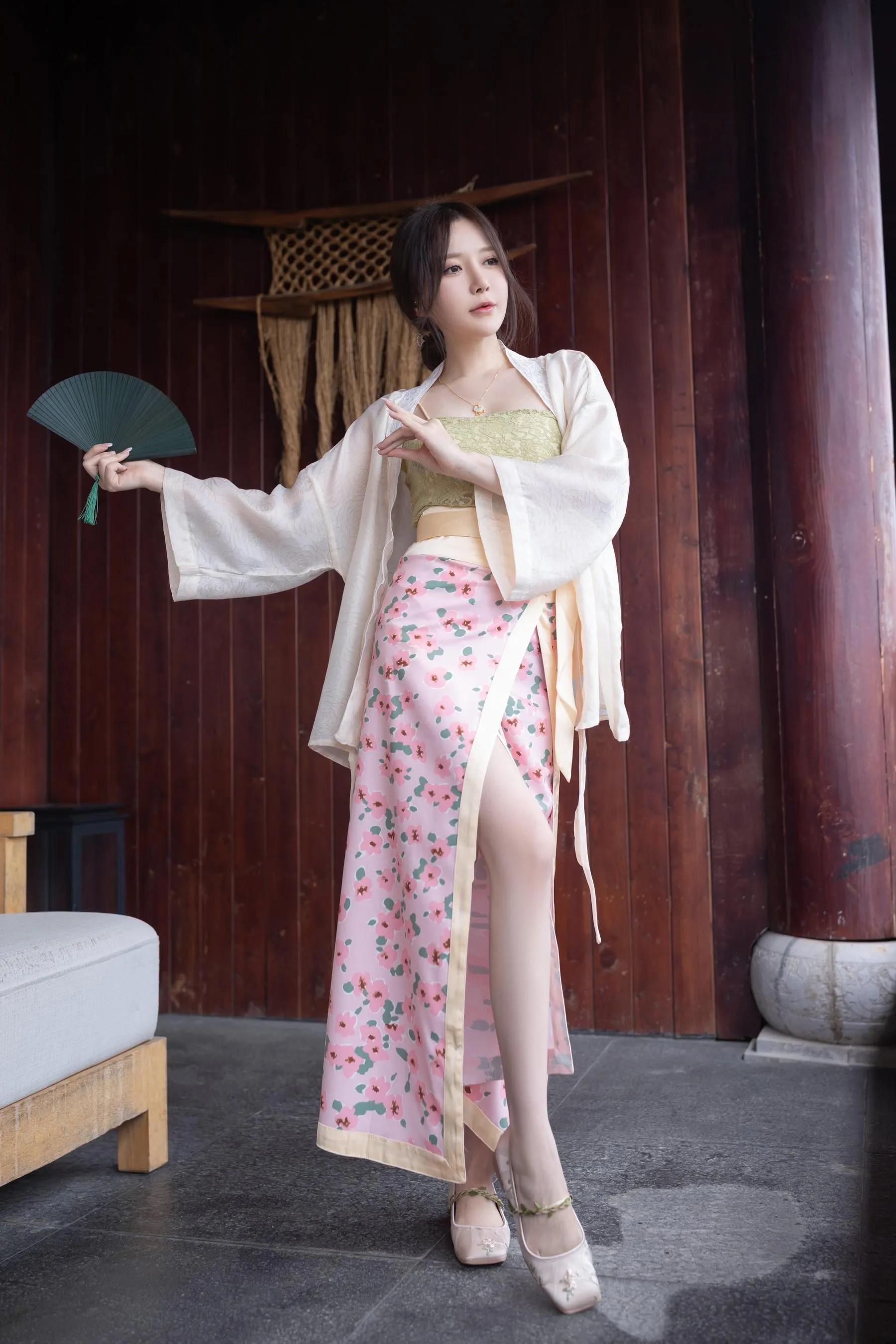 NO.0001 秀人名模鱼子酱Fish内部私购不上架写真 真空露乳 [74P]插图5